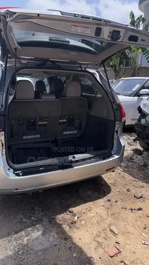 Toyota Sienna 2015 Gray