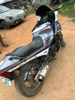 Yamaha 2000 Gray