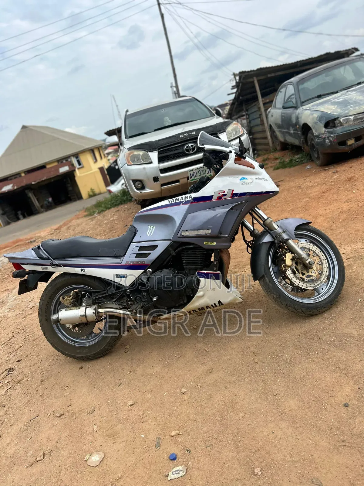 Yamaha 2000 Gray