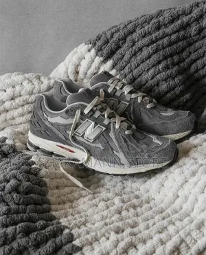 High Quality New Balance 1906d Luxury Sneakers