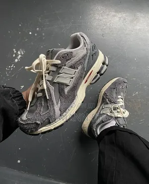 High Quality New Balance 1906d Luxury Sneakers