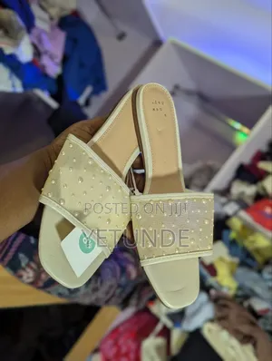 Female Slippers and Slides