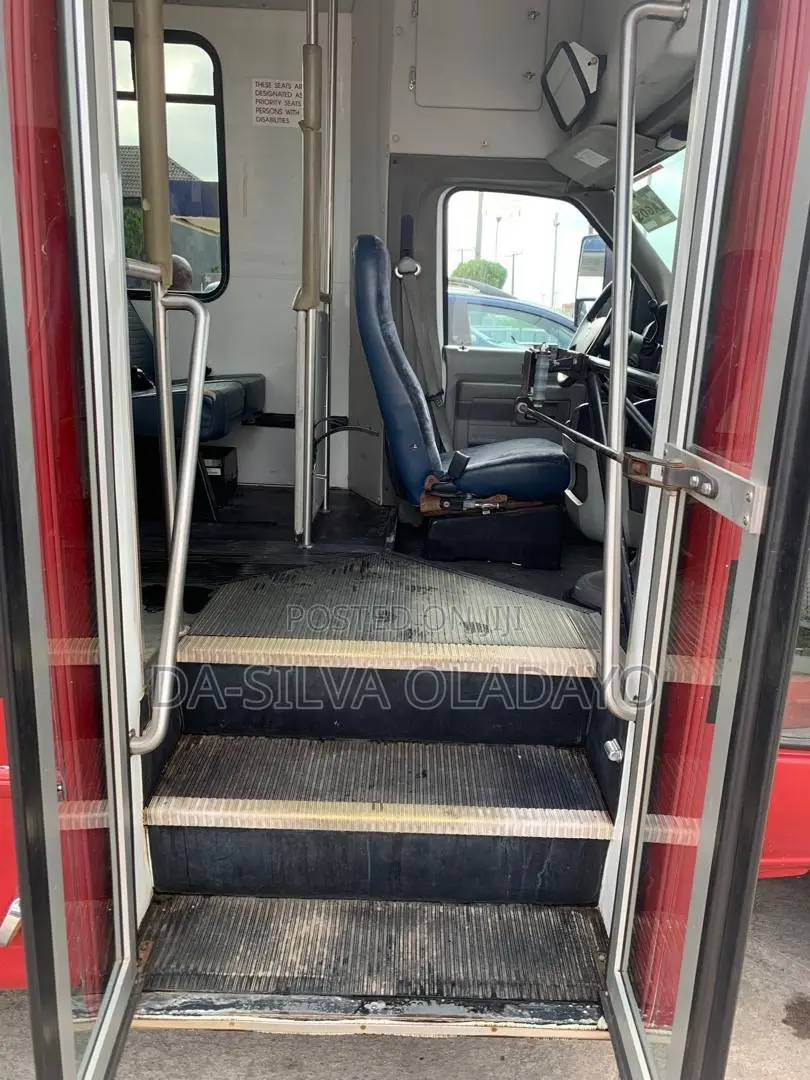 Ford E450 2010 Red