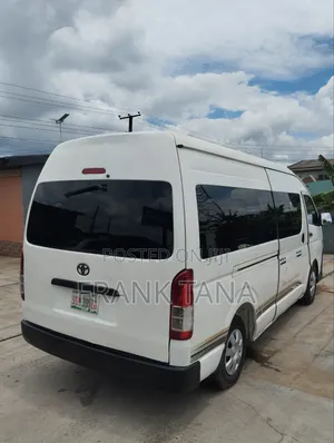 Toyota HiAce 2010 White