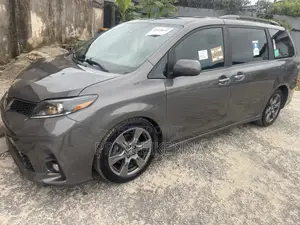 Toyota Sienna 2020 Matt Black