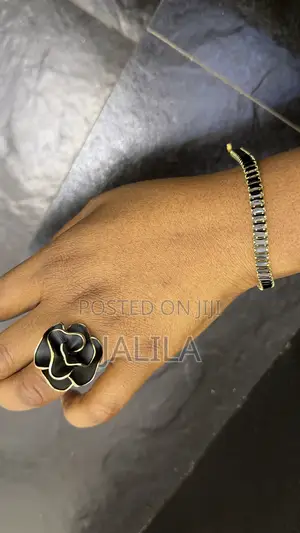 Black Flower Ring