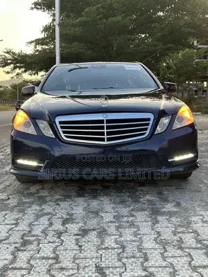 Mercedes-Benz E350 Base BlueTec Sedan RWD (3.0L 6cyl 7A) 2013 Blue