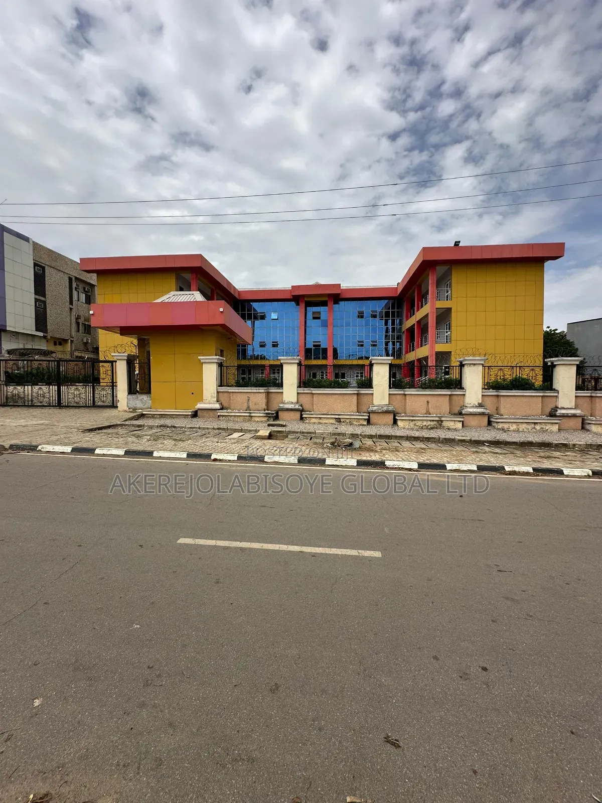 36 Nos Office Space