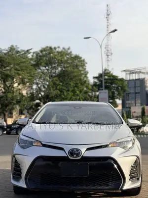 Toyota Corolla SE (1.8L 4cyl 6M) 2019 Silver