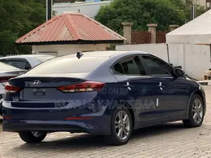 Hyundai Elantra SE Sedan FWD (2.0L 4cyl 6M) 2017 Blue