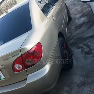 Toyota Corolla LE 2005 Gold