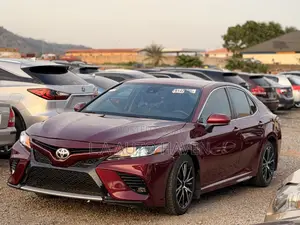 Toyota Camry SE (2.5L 4cyl 8A) 2019 Burgundy