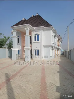 Furnished 8bdrm Block of Flats in Alagbaka Gra, Akure for sale