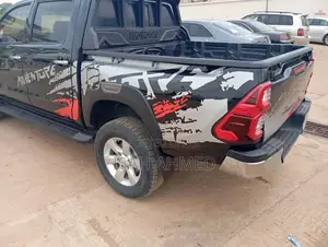 Toyota Hilux 2022 Black