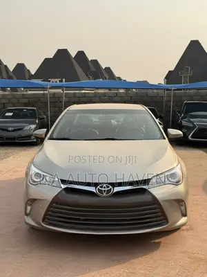 Toyota Camry SE 4dr Sedan (2.5L 4cyl 6A) 2016 Gold