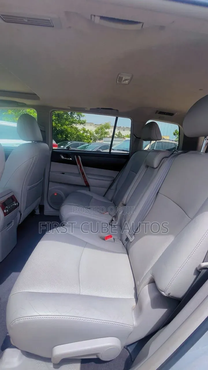 Toyota Highlander Limited 2012 Silver