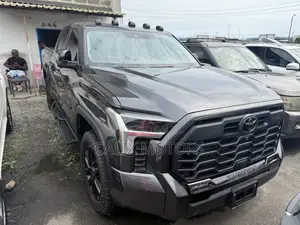 Toyota Tundra 2024 Black