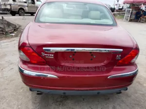 Jaguar X-Type 2.5 2008 Red