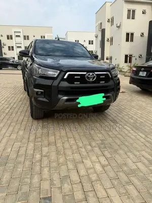 Toyota Hilux 2025 Black