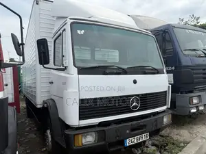Foreign Used Mercedes Benz 814 Haulage Truck.
