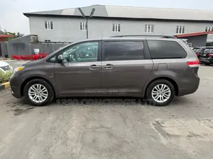Toyota Sienna XLE 8 Passenger 2012 Gray