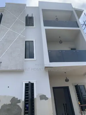 5bdrm Duplex in Millenuim/UPS for rent