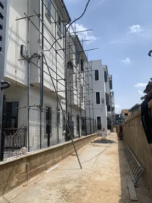5bdrm Duplex in Millenuim/UPS for rent