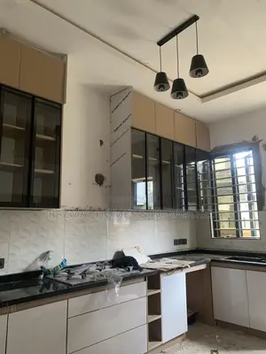 5bdrm Duplex in Millenuim/UPS for rent
