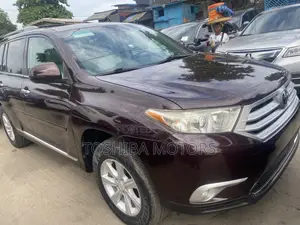 Toyota Highlander Limited 3.5l 4WD 2013 Maroon