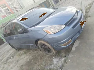 Toyota Sienna 2005 Blue