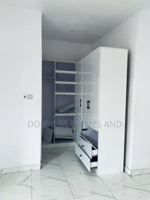 3bdrm Townhouse / Terrace in Ikota for rent