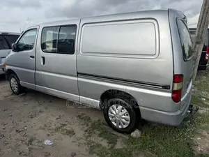 Toyota HiAce 2005 Grey