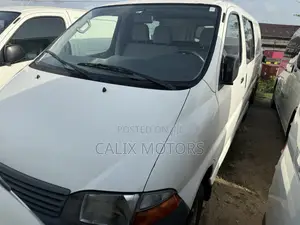 Toyota HiAce 2005 White