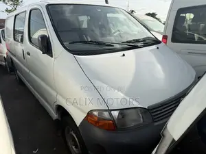 Toyota HiAce 2005 White