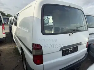 Toyota HiAce 2005 White