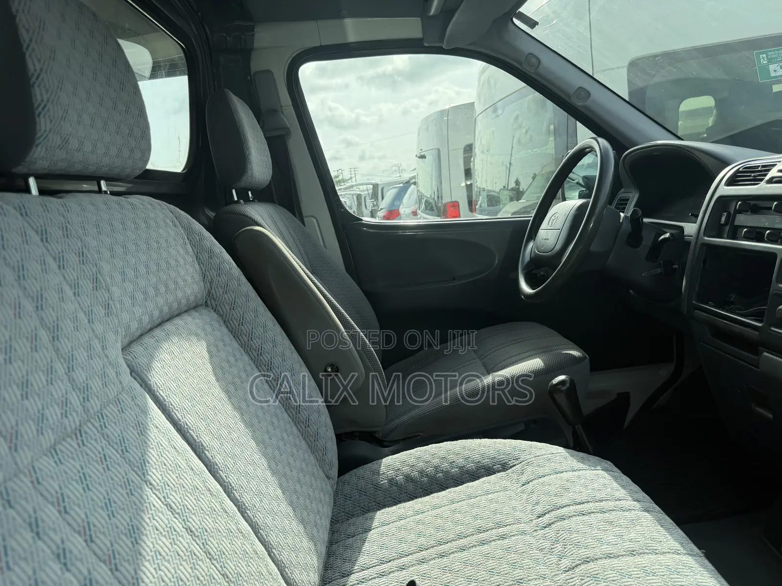 Toyota HiAce 2005 White