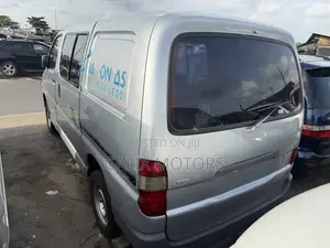 Toyota HiAce 2005 Grey