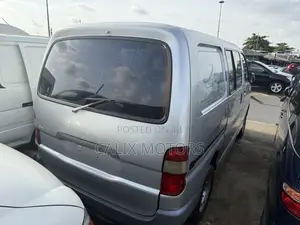 Toyota HiAce 2005 Grey