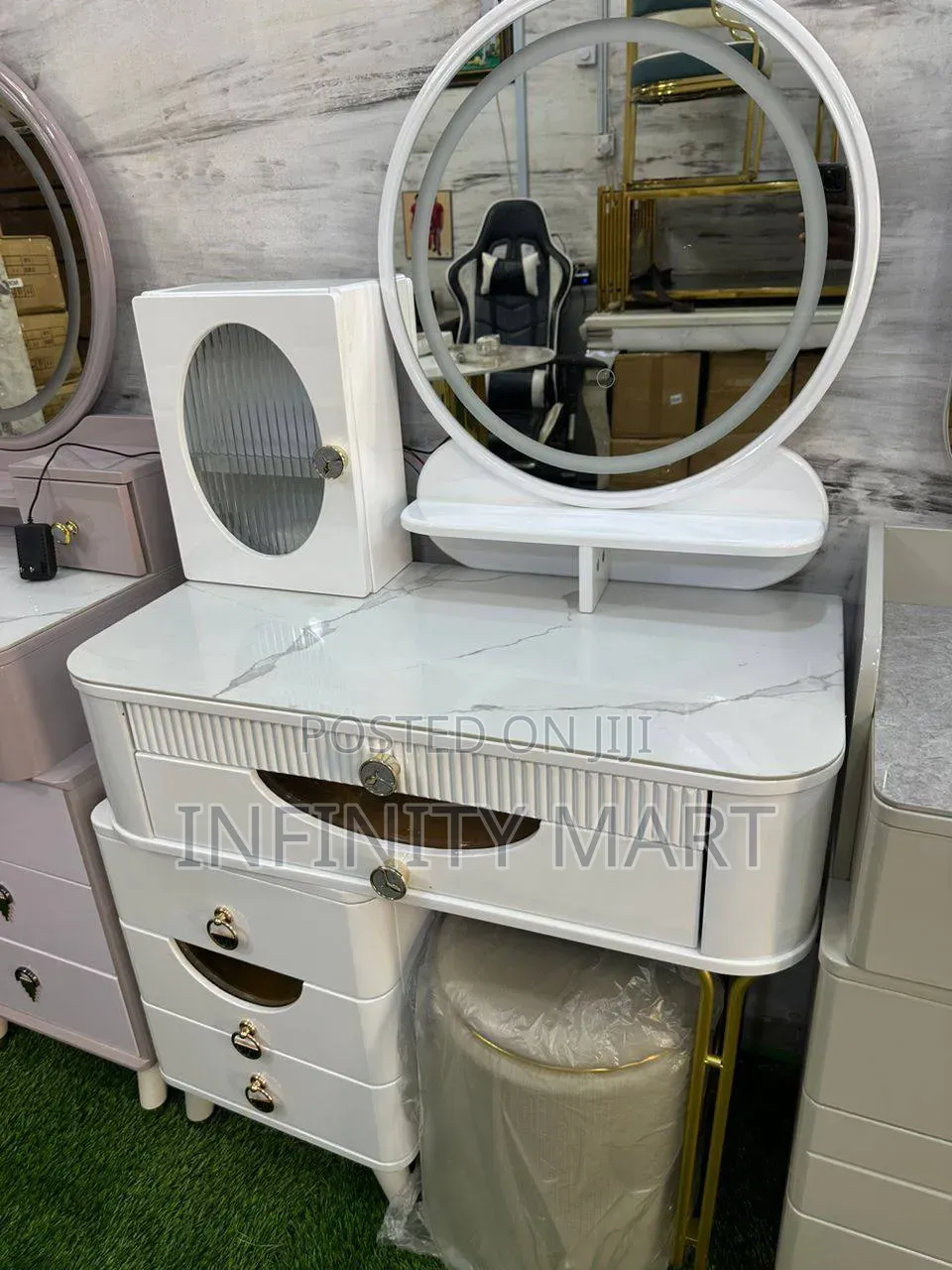 Trendy Dressing Mirror Set