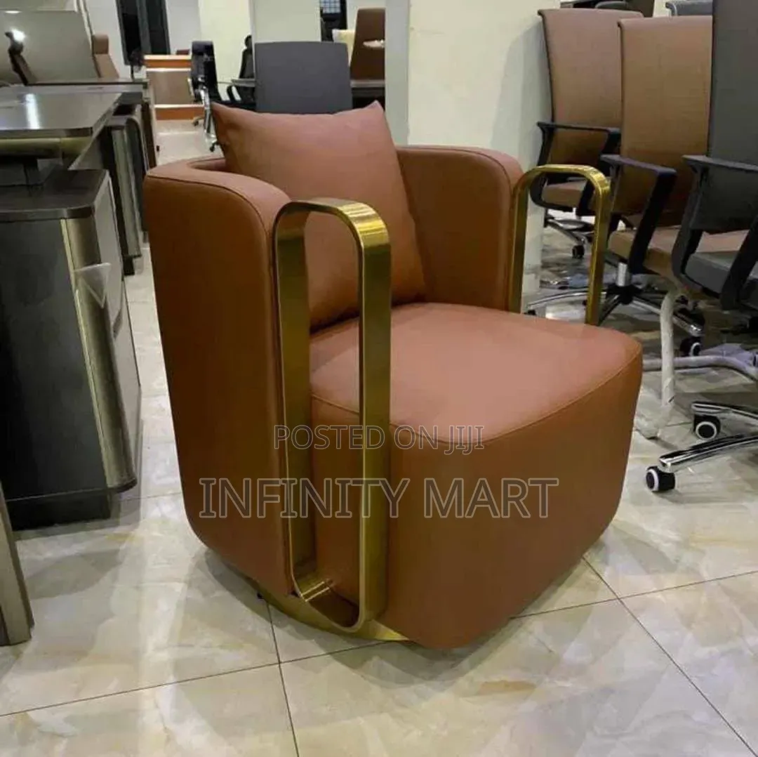 Cozy Swivel Arm Chair