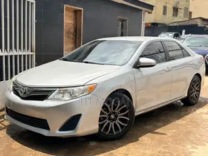 Toyota Camry LE 4dr Sedan (2.5L 4cyl 6A) 2012 Silver