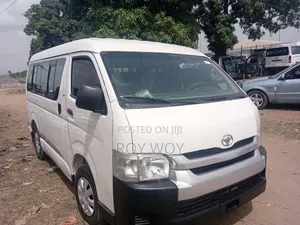 Toyota HiAce 2010 White