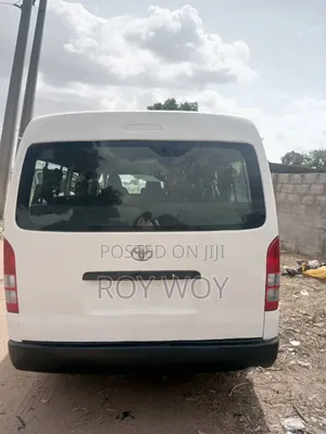 Toyota HiAce 2010 White