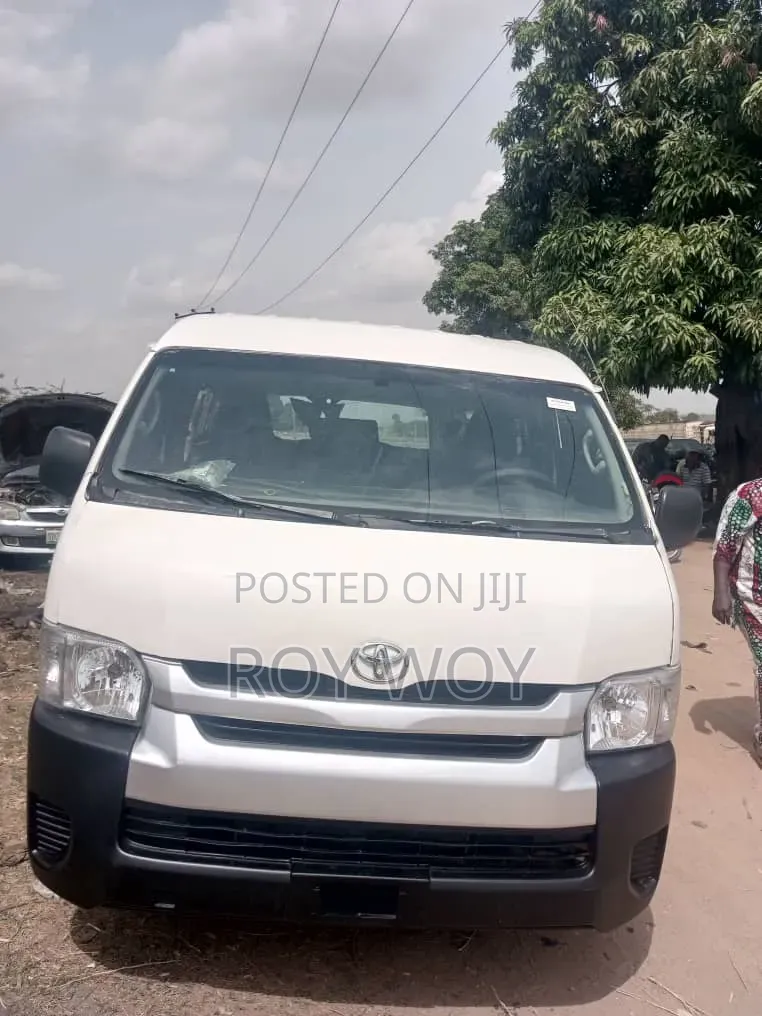 Toyota HiAce 2010 White
