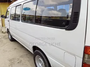 Toyota HiAce 2004 White