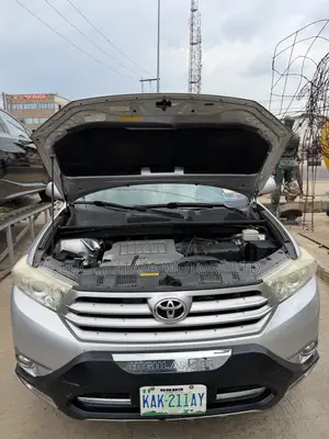 Toyota Highlander Limited 3.5l 4WD 2013 Silver