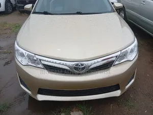 Toyota Camry LE 4dr Sedan (2.5L 4cyl 6A) 2012 Gold