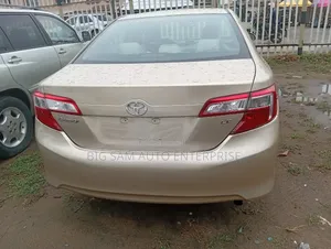 Toyota Camry LE 4dr Sedan (2.5L 4cyl 6A) 2012 Gold
