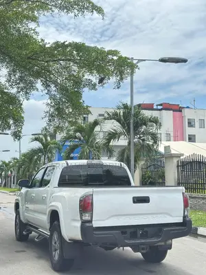 Toyota Tacoma 2019 White