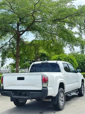 Toyota Tacoma 2019 White